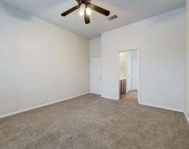 5102 Caswell Ave - Photo Thumbnail 11