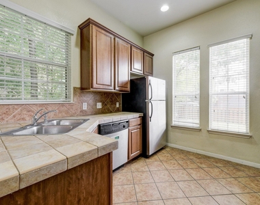 5102 Caswell Ave - Photo Thumbnail 6
