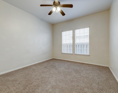 5102 Caswell Ave - Photo Thumbnail 10