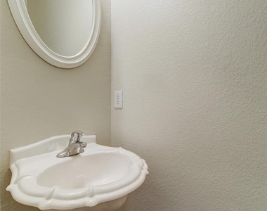 5102 Caswell Ave - Photo Thumbnail 9