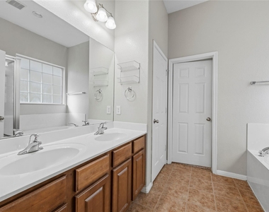 5102 Caswell Ave - Photo Thumbnail 18