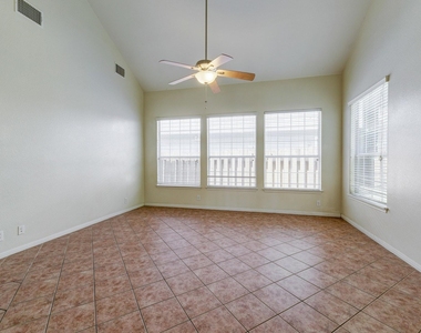 5102 Caswell Ave - Photo Thumbnail 7