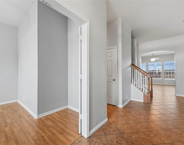 5102 Caswell Ave - Photo Thumbnail 1