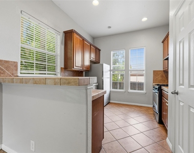 5102 Caswell Ave - Photo Thumbnail 5