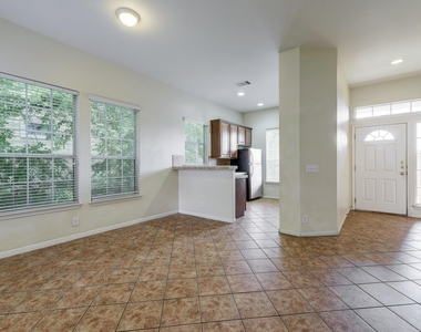 5102 Caswell Ave - Photo Thumbnail 4