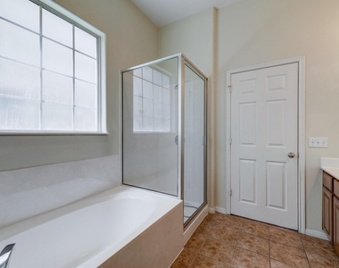 5102 Caswell Ave - Photo Thumbnail 13