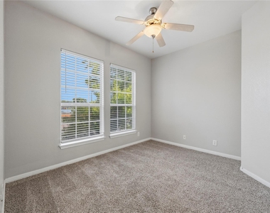 5102 Caswell Ave - Photo Thumbnail 24