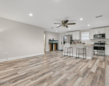 600 Lemon Street - Photo Thumbnail 15