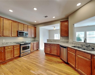441 Argonne Terrace - Photo Thumbnail 5