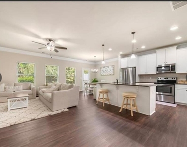 1427 Haynescrest Court - Photo Thumbnail 3