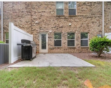 1427 Haynescrest Court - Photo Thumbnail 11