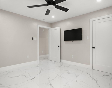 4002 Dixie Farm Road - Photo Thumbnail 16