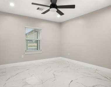 4002 Dixie Farm Road - Photo Thumbnail 15
