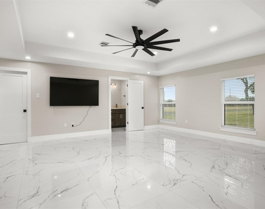 4002 Dixie Farm Road - Photo Thumbnail 10