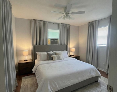 4911 Delano Street - Photo Thumbnail 5