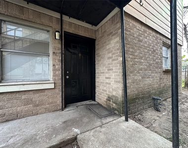 4911 Delano Street - Photo Thumbnail 11