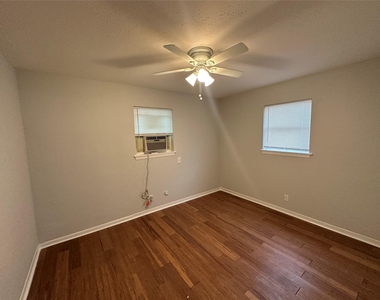 4911 Delano Street - Photo Thumbnail 8