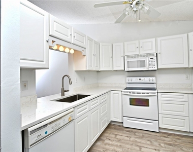 17502 Island Inlet Court - Photo Thumbnail 7