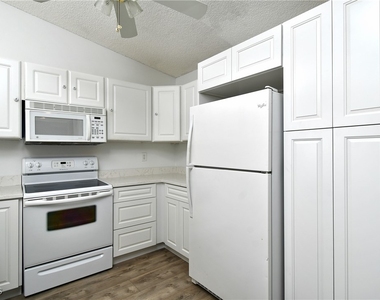 17502 Island Inlet Court - Photo Thumbnail 8