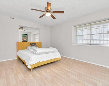 5837 Sunforest Drive - Photo Thumbnail 17