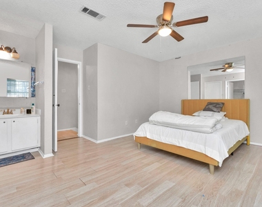 5837 Sunforest Drive - Photo Thumbnail 16