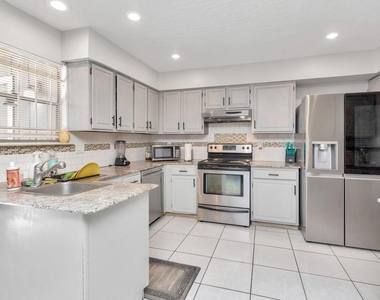 5837 Sunforest Drive - Photo Thumbnail 7