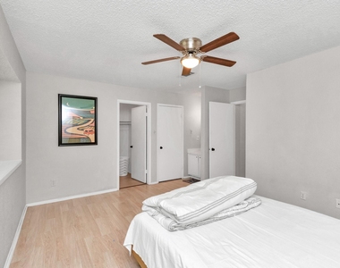 5837 Sunforest Drive - Photo Thumbnail 24