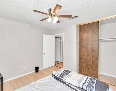 5837 Sunforest Drive - Photo Thumbnail 25
