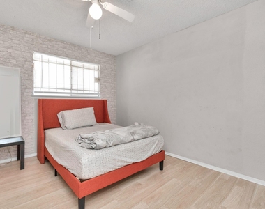 5837 Sunforest Drive - Photo Thumbnail 22