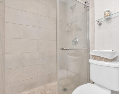 5837 Sunforest Drive - Photo Thumbnail 20