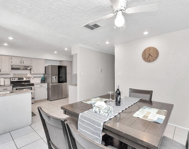 5837 Sunforest Drive - Photo Thumbnail 11