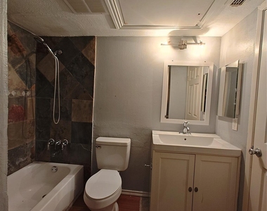 10855 Meadowglen Lane - Photo Thumbnail 14