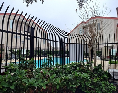 10855 Meadowglen Lane - Photo Thumbnail 21