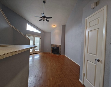 10855 Meadowglen Lane - Photo Thumbnail 10