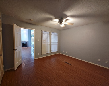 10855 Meadowglen Lane - Photo Thumbnail 20