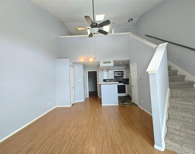 10855 Meadowglen Lane - Photo Thumbnail 8