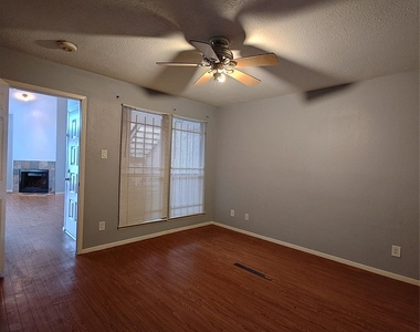10855 Meadowglen Lane - Photo Thumbnail 12