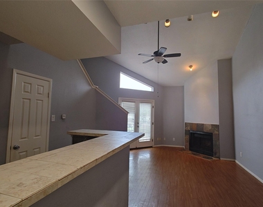 10855 Meadowglen Lane - Photo Thumbnail 6