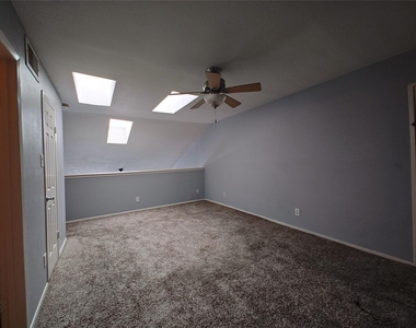 10855 Meadowglen Lane - Photo Thumbnail 17