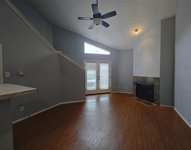 10855 Meadowglen Lane - Photo Thumbnail 3
