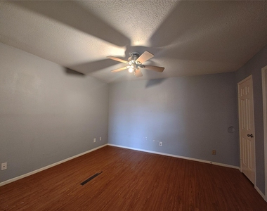 10855 Meadowglen Lane - Photo Thumbnail 13