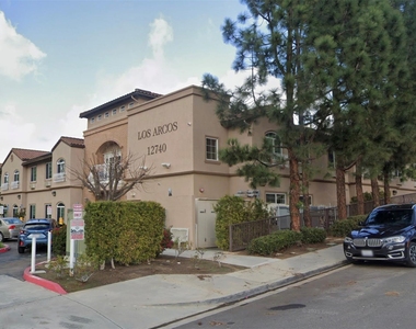 12740 Gateway Park Rd - Photo Thumbnail 2