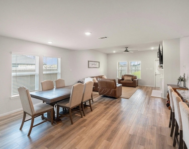 2513 Malibu Glen Drive - Photo Thumbnail 3