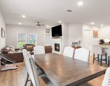2513 Malibu Glen Drive - Photo Thumbnail 4