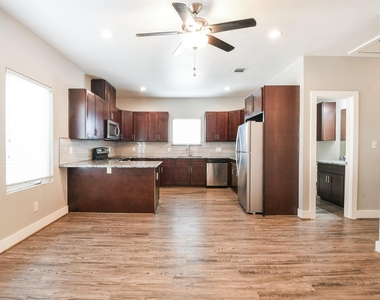 3249 Dixie Drive - Photo Thumbnail 3