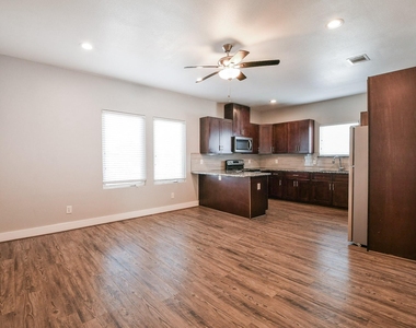 3249 Dixie Drive - Photo Thumbnail 2