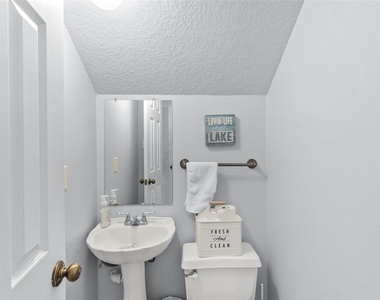 117 E Park Drive - Photo Thumbnail 10