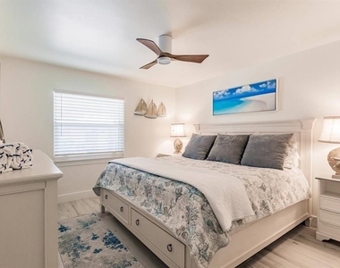 6020 Midnight Pass Road - Photo Thumbnail 5