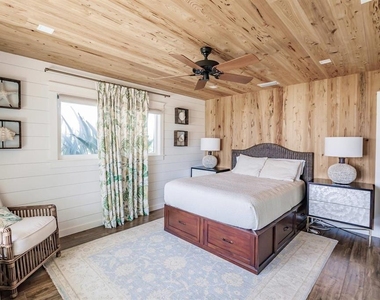 6020 Midnight Pass Road - Photo Thumbnail 13