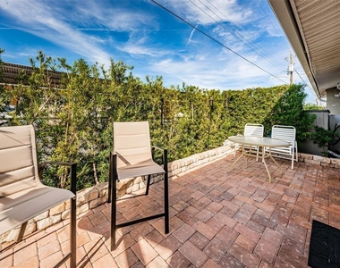 6020 Midnight Pass Road - Photo Thumbnail 15